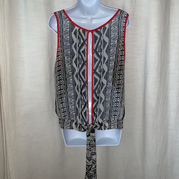 EUC -Beautiful ROOMMATES Slit Back w/Tie Waist Top - Picture 4 of 5